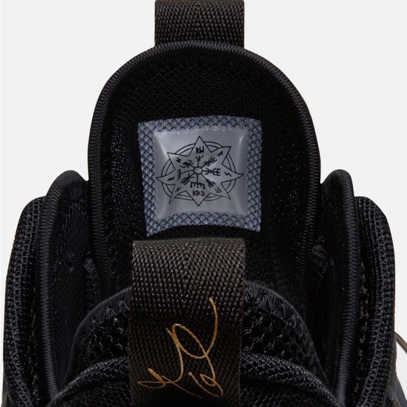 women’s Jordan’s shoes - Picture 5 of 9